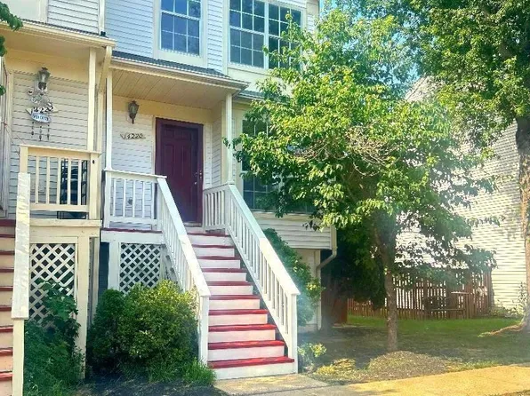 14220 Autumn Cir, Centreville, VA 20121