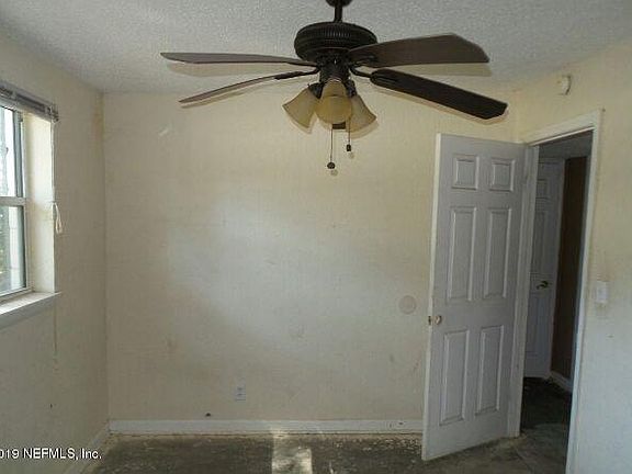 4th image of 2405 Palmdale St
