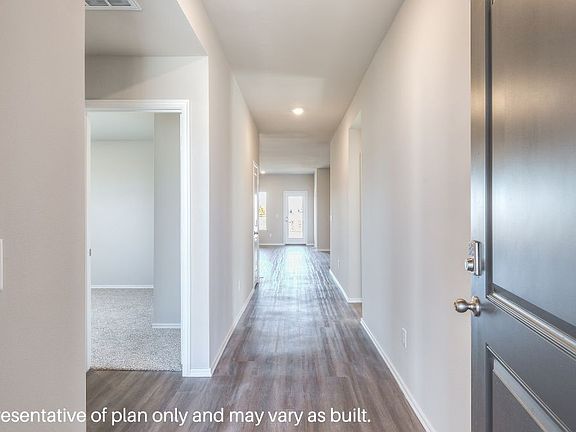2nd image of 904 W Sonoma St