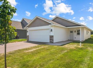 712 Cherrywood Ln NE, Isanti, MN 55040