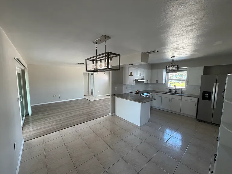 7520 Hawthorn Dr — Photo 5