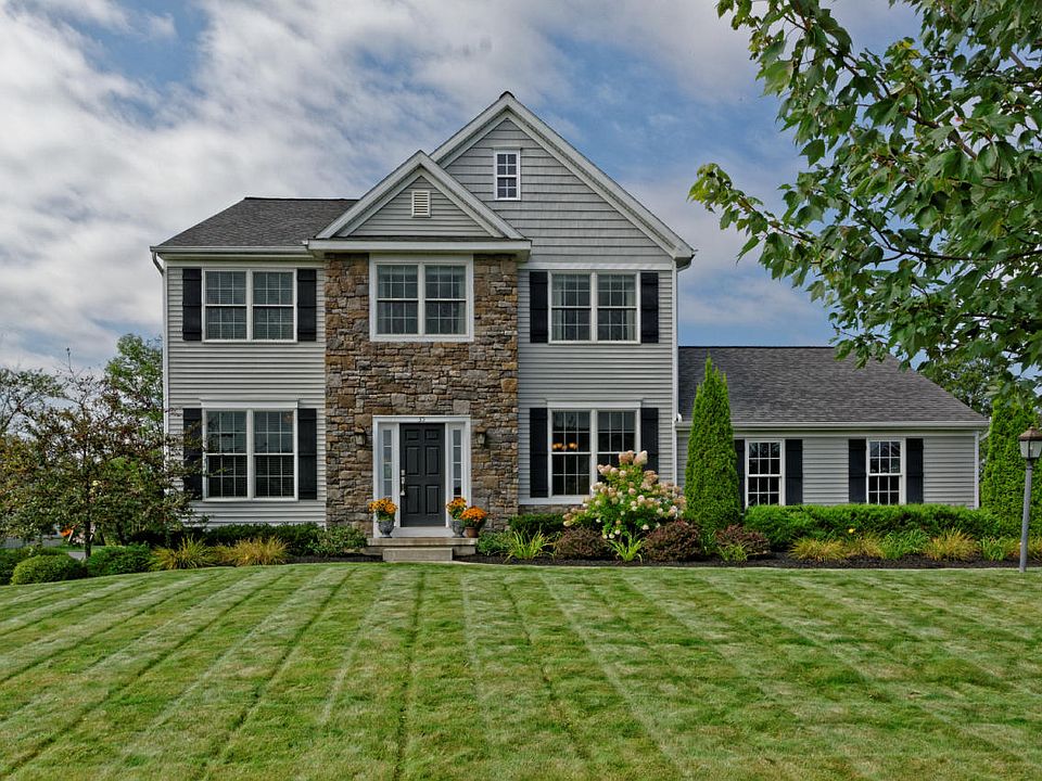 1st image of 35 Avendale Dr