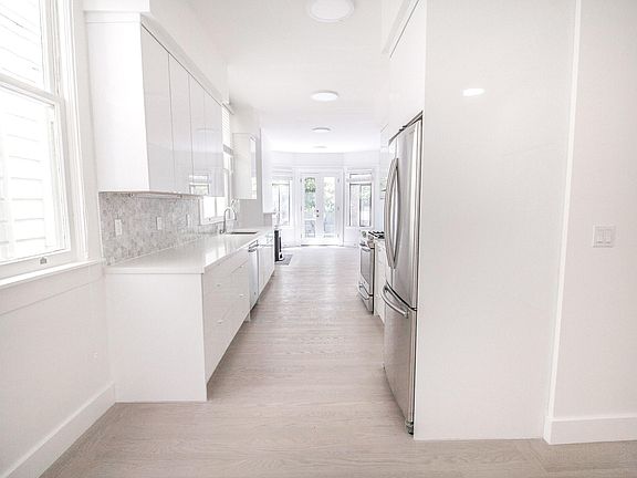 2nd image of 108 Guerrero St