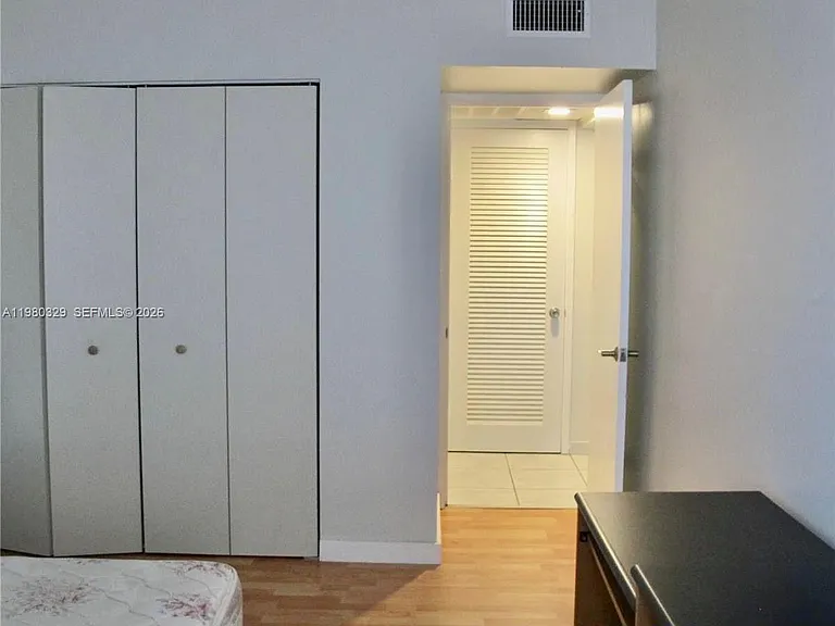 400 Kings Point Dr #812 — Photo 18