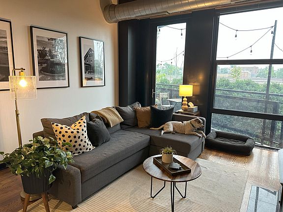 3rd image of 1001 W 15th St Unit 217