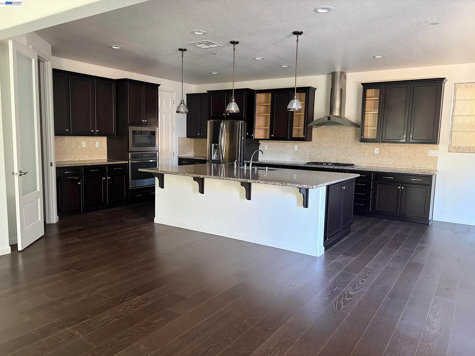5 bed, 3562 sqft, $4,200 — Photo 2