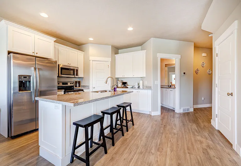 687 S 1840 W #MASTER ROOM — Photo 8