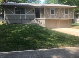 313 SW Parkwood Dr, Blue Springs, MO 64014