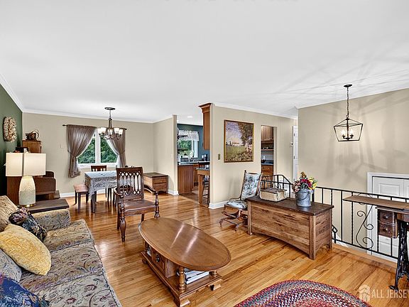 3rd image of 35 Mitchell Ave