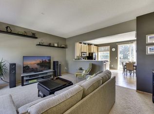 1995 Clover Ridge Dr, Chaska, MN 55318