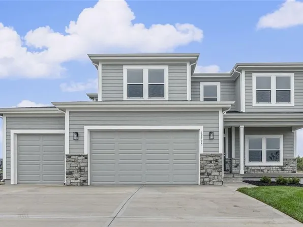 18725 W 193rd St, Spring Hill, KS 66083