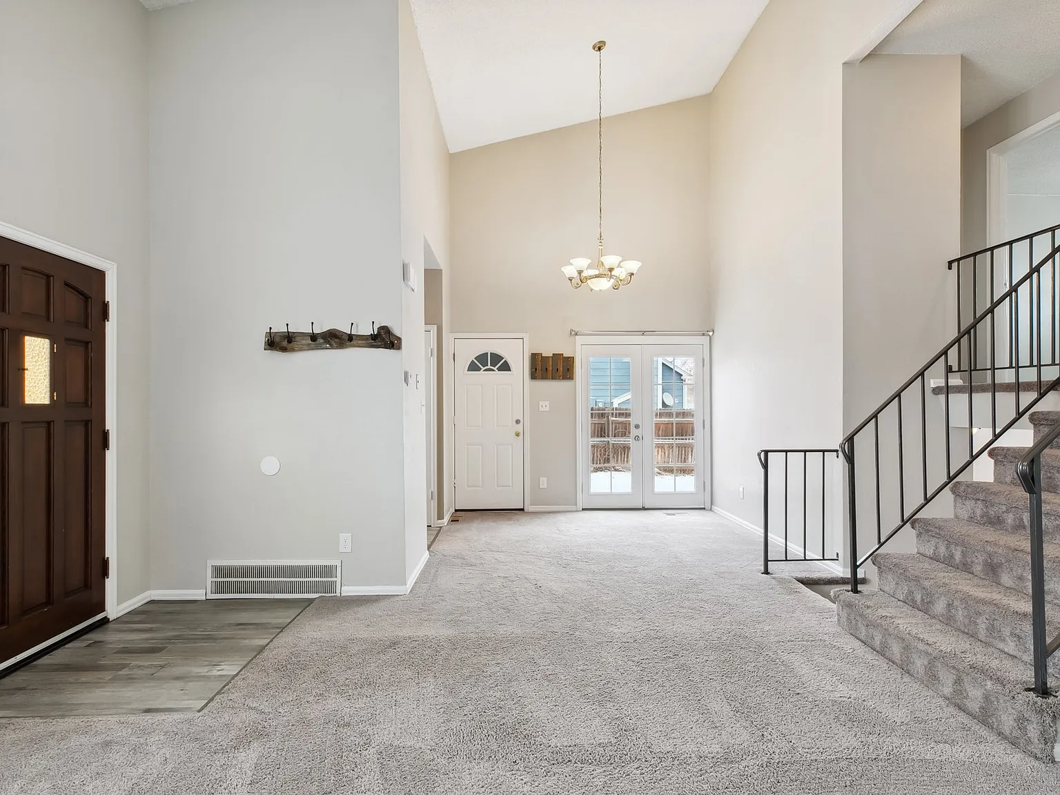 3 bed, 1242 sqft, $2,100 — Photo 4