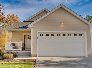 32 Hollow Ridge Dr, Nashua, NH 03062