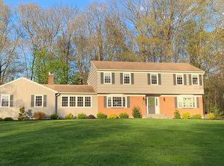 10 Hill Cir, Trumbull, CT 06611