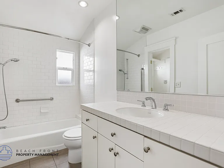2810 E 2nd St — Photo 29
