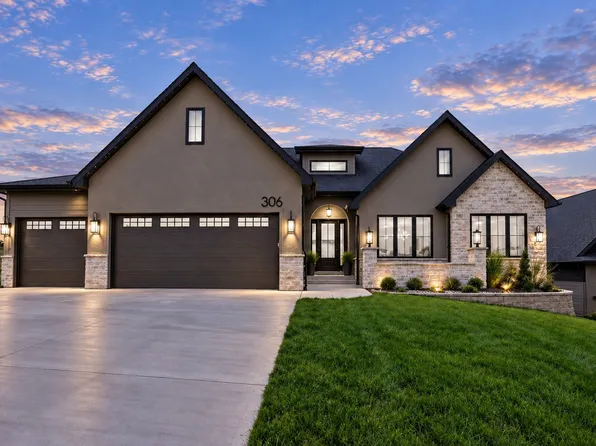 306 Emmett Ct, Norwalk, IA 50211