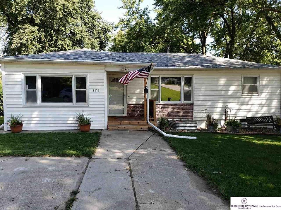 1st image of 223 S 13th St