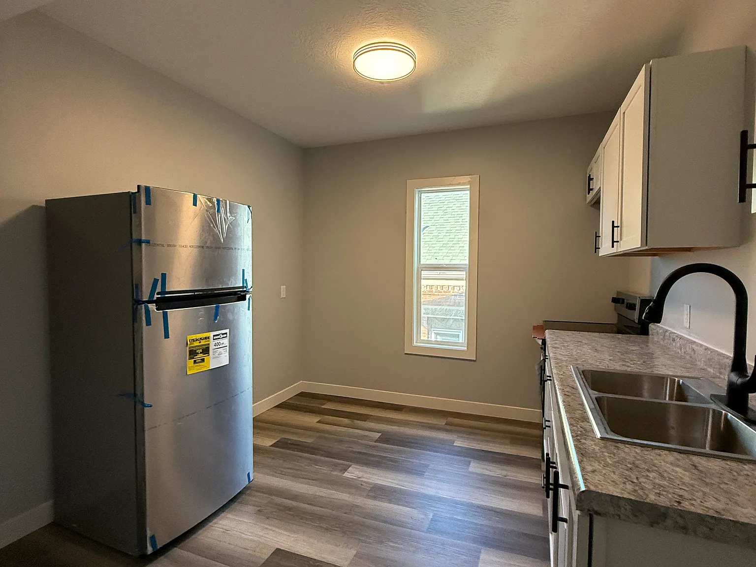 4 bed, $1,300 — Photo 3