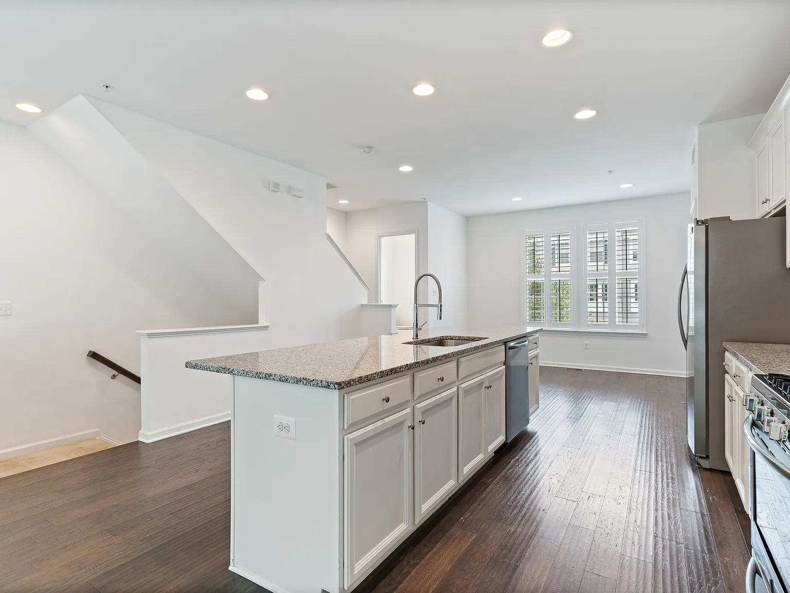 4 bed, 3.5 bath, 2188 sqft, $2,800 — Photo 2