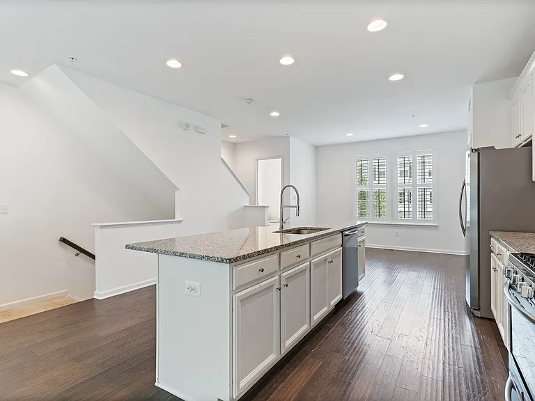 23048 Mountain Laurel Ln — Photo 2
