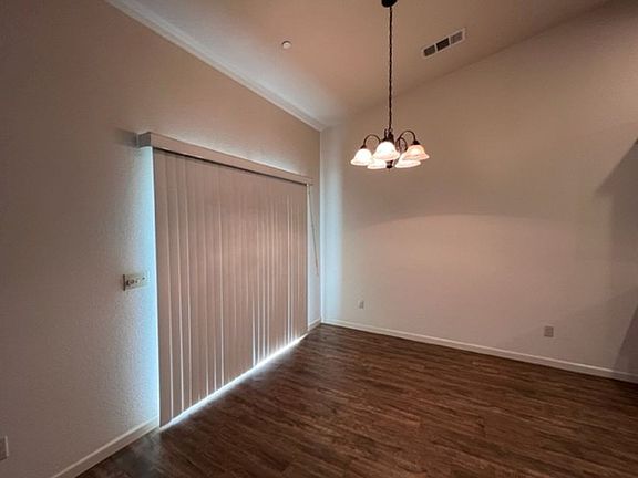 4th image of 1027 E Margalo Ct