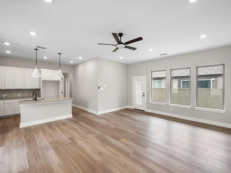 2341 Cobbler St — Photo 5