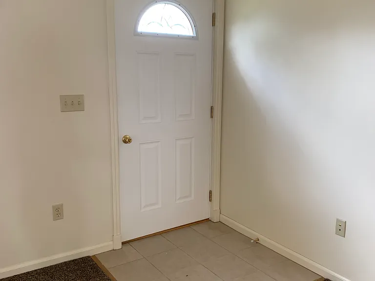 450 Lawrence St — Photo 5