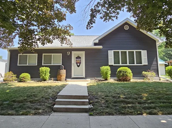 606 Chestnut St, La Porte City, IA 50651