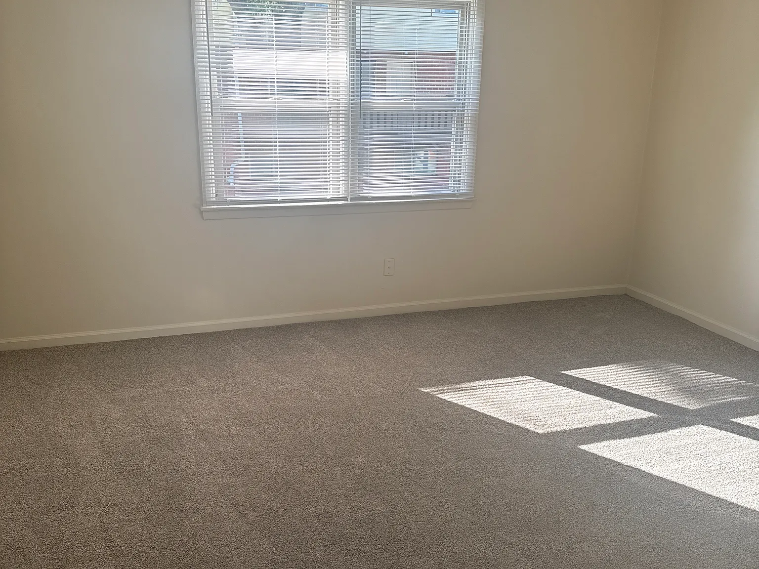 2 bed, 850 sqft, $1,349 — Photo 1