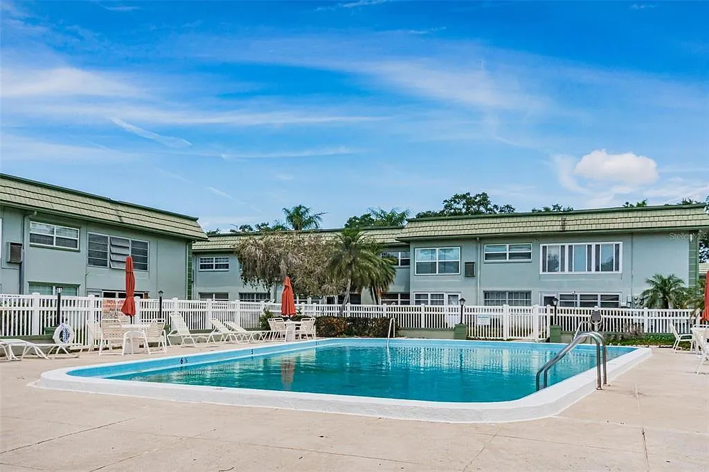 2 bed, 932 sqft, $1,700 — Photo 1