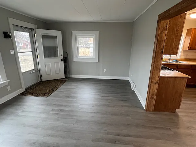 1429 Bensch Dr — Photo 3