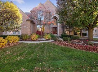 3149 Hedgewood Ln, Rochester Hills, MI 48309