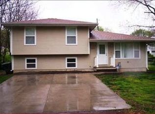 3213 SE Iowa Ave, Topeka, KS 66605