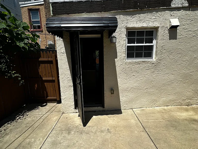 2659 Emerald St — Photo 5