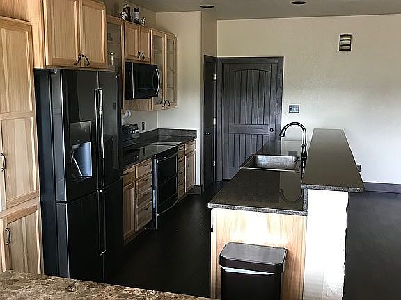 2nd image of 831 Lake Valley Dr