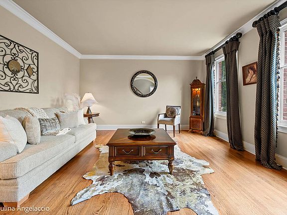 5th image of 2 Marbury Ln