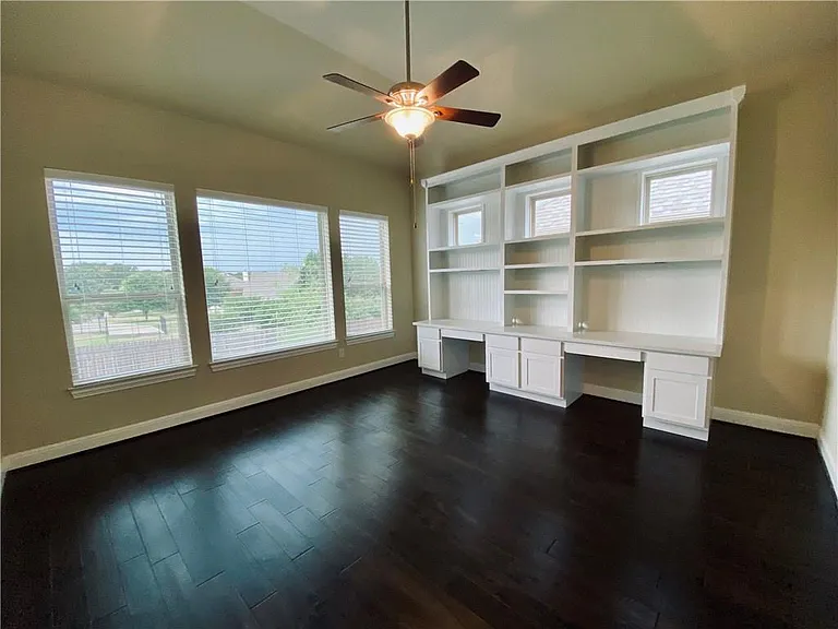 821 Richardson Ln — Photo 12