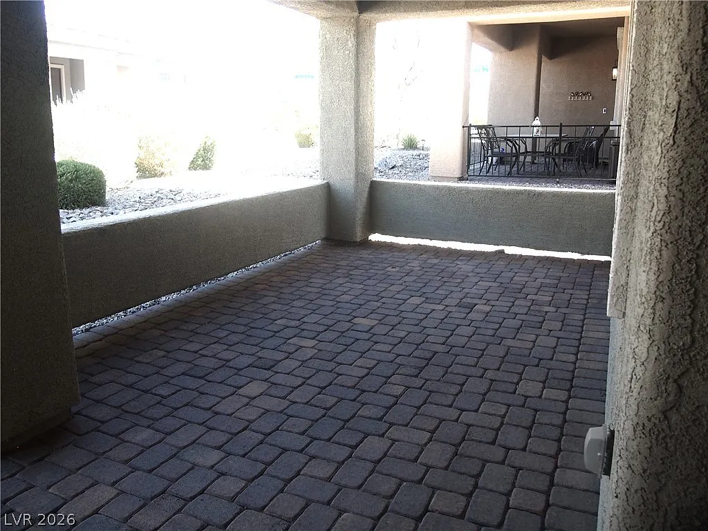 2 bed, 1995 sqft, $1,999 — Photo 4