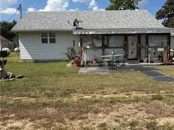 107 W Elm St, Blue Mound, KS 66010