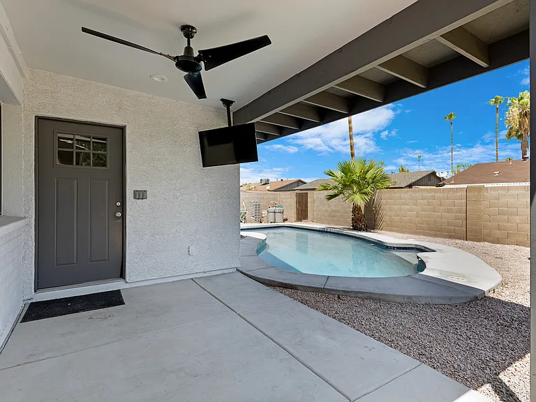 2500 E Hermosa Dr — Photo 35