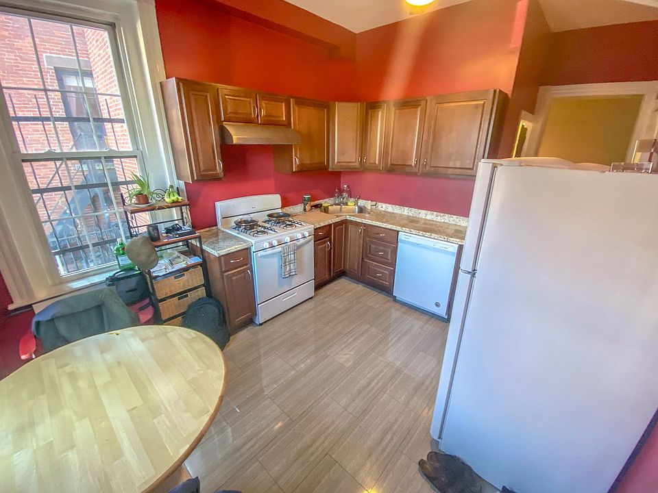 1st image of 9 Wooster Pl APT 2