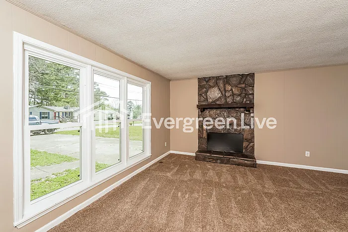 3 bed, 2.0 bath, 1242 sqft, $1,295 — Photo 4