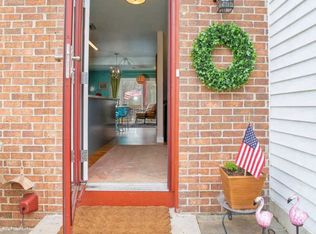 8236 Crestmont Cir, Springfield, VA 22153