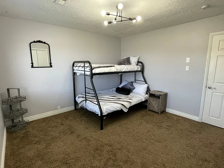 225 W Ctr — Photo 3