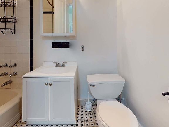 4th image of 124 E 72nd St #2FN