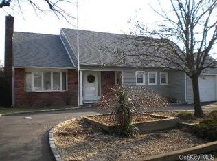 494 Carle Rd, Westbury, NY 11590