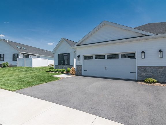 2nd image of 61 Villa Dr #61