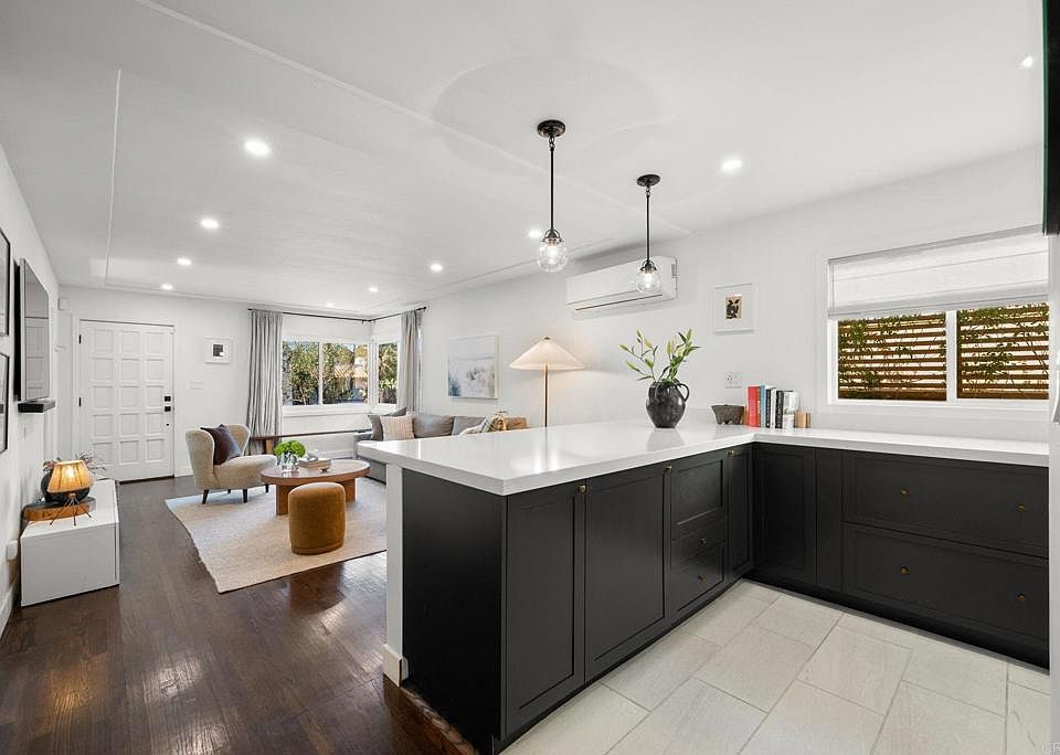 1st image of 2883 Copley Ave