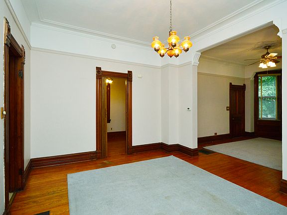 3rd image of 3538 N Janssen Ave #1