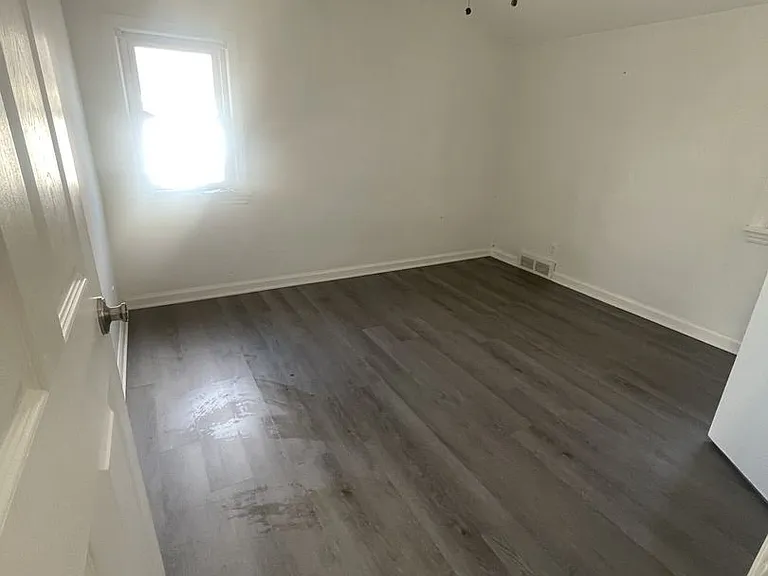 326 Northland Ave — Photo 4